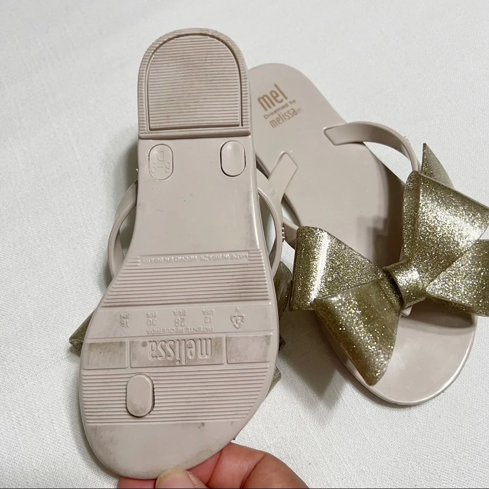 Mel Dreamed by Melissa Bow Gold Sparkle Sandals Flip Flops‎ Girls